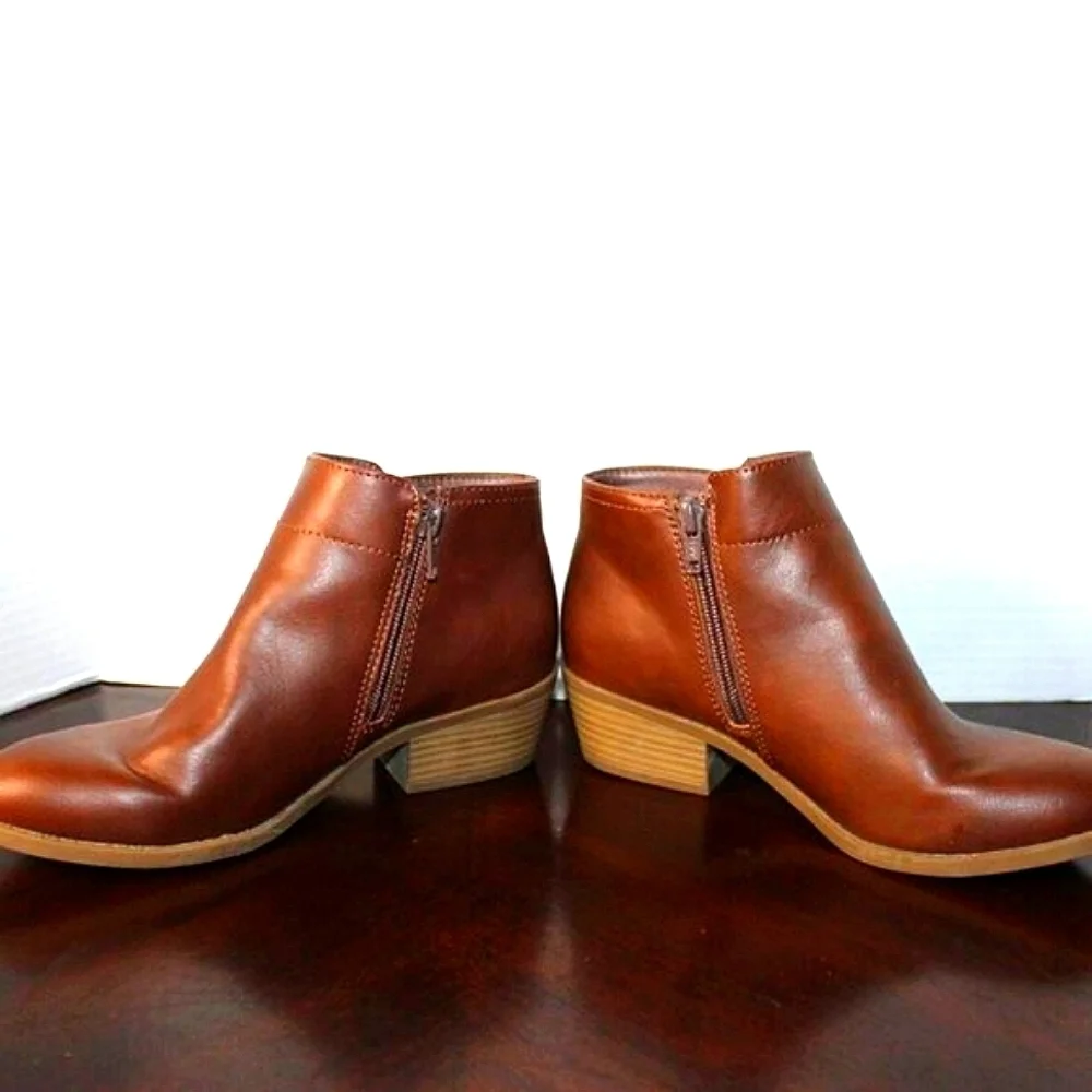 Arizona Brown Faux Leather Ankle Boots | Side Zip | Size 6 | Fall/Winter Staple